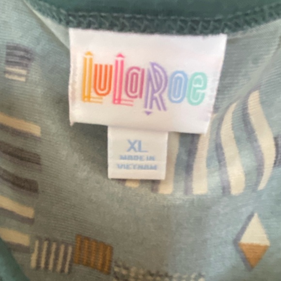 LuLaRoe Dress or Top. Super versatile you can wrap it, tie it, or not 😄 - Picture 2 of 6